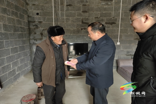 王福榮到正大鎮(zhèn)走訪慰問困難黨員和群眾