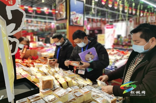 甘龍鎮(zhèn)開展春節(jié)前食品安全和疫情防控聯(lián)合大檢查