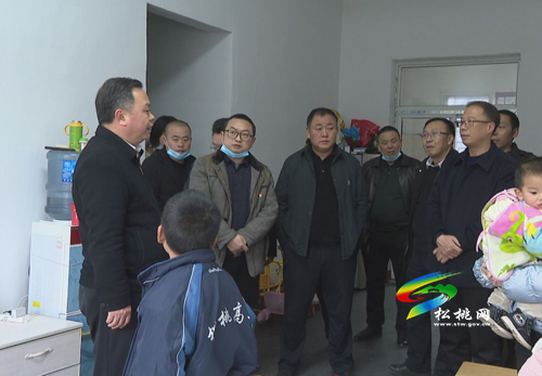 李俊宏節(jié)前看望慰問易地扶貧搬遷群眾