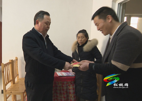 李俊宏節(jié)前看望慰問易地扶貧搬遷群眾