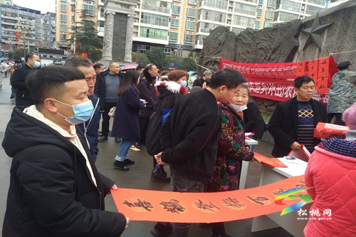 【新春走基層】松桃：規(guī)范設(shè)置年貨攤區(qū) 文明經(jīng)營喜迎新年