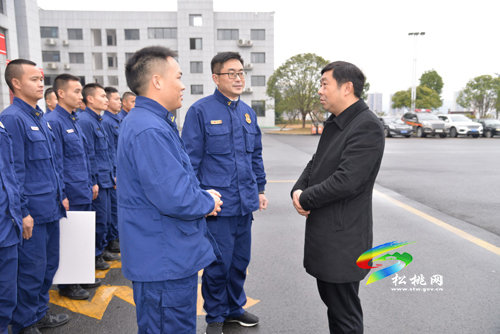 石敏率隊走訪慰問駐松部隊官兵、消防指戰(zhàn)員