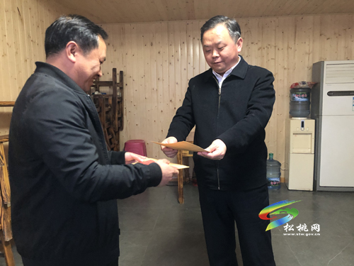 李俊宏春節(jié)前走訪慰問(wèn)醫(yī)療衛(wèi)生、教育、公安部門(mén)優(yōu)秀人才代表