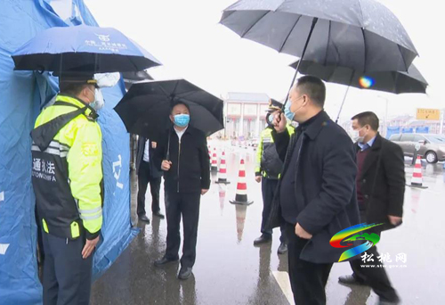 李俊宏春節(jié)前走訪慰問(wèn)春運(yùn)服務(wù)點(diǎn)和客運(yùn)站一線執(zhí)勤人員