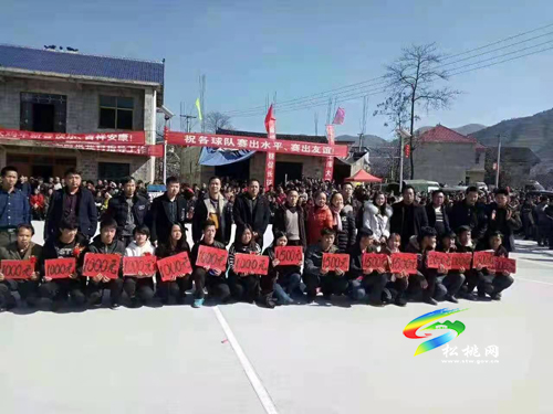 盤石鎮(zhèn)布妹村：大學(xué)生新春領(lǐng)紅包