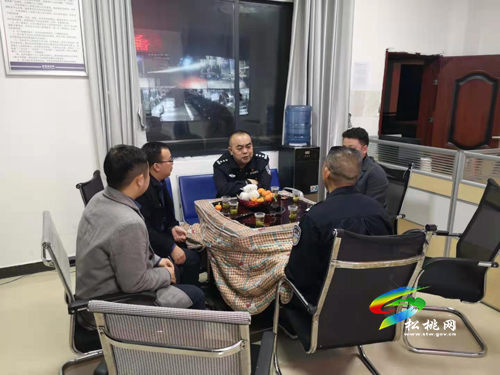 舒鴻到普覺沙壩督導(dǎo)春節(jié)期間安保維穩(wěn)工作