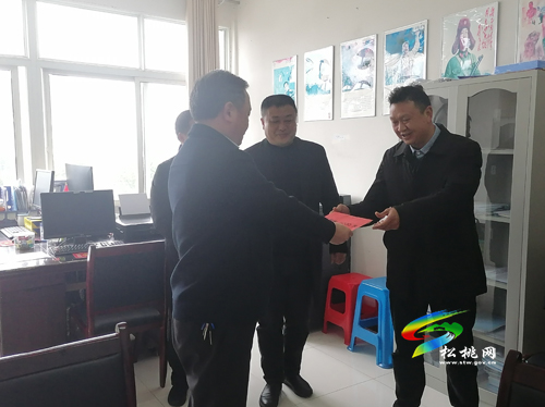 李俊宏看望慰問(wèn)值班值守干部職工時(shí)強(qiáng)調(diào)