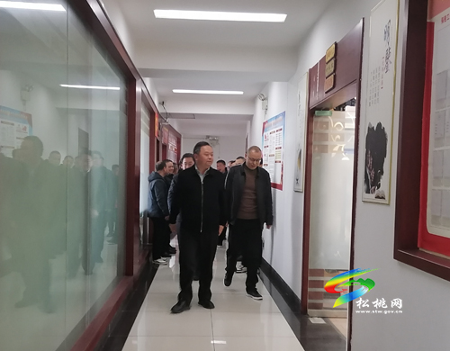 李俊宏看望慰問(wèn)值班值守干部職工時(shí)強(qiáng)調(diào)