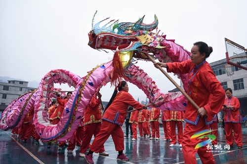 【網(wǎng)絡(luò)中國(guó)節(jié)•元宵】寨英鎮(zhèn)落滿村：非遺滾龍迎元宵
