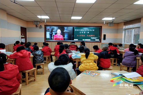 【牢記殷切囑托、忠誠干凈擔(dān)當(dāng)、喜迎建黨百年】盤信鎮(zhèn)民族完小師生同看開學(xué)第一課“從小學(xué)黨史、永遠(yuǎn)跟黨走”視頻