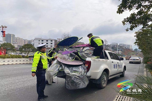 松桃交警開展交通安全專項整治行動