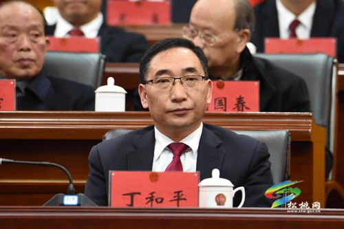 松桃苗族自治縣十六屆人大五次會(huì)議隆重開(kāi)幕
