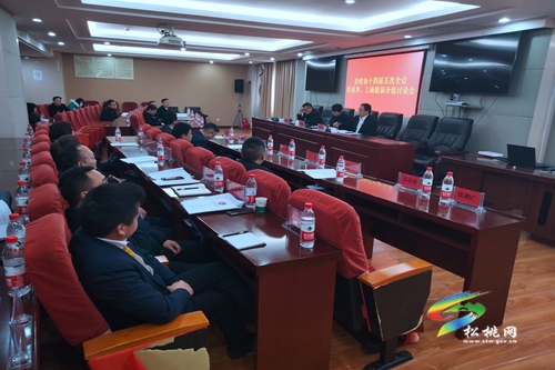政協(xié)委員分組討論 凝心聚力共謀發(fā)展
