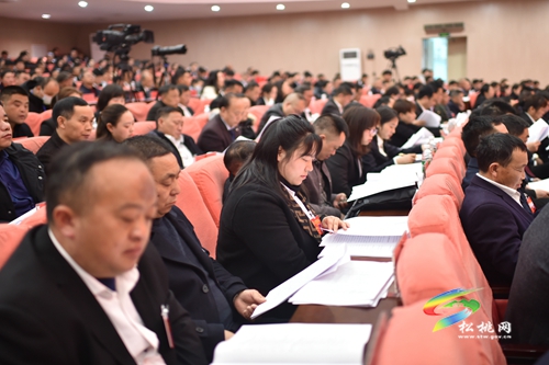 松桃苗族自治縣第十六屆人民代表大會(huì)第五次會(huì)議第二次全體會(huì)議召開(kāi)