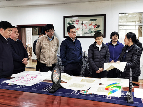劉多一行來松桃調(diào)研苗繡產(chǎn)業(yè)發(fā)展