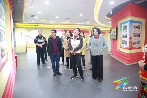 市檔案館來(lái)松桃調(diào)研檔案方志工作