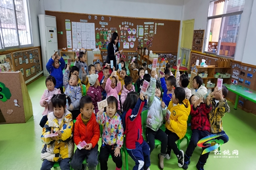 松桃聯(lián)社：送金融知識(shí)進(jìn)幼兒園