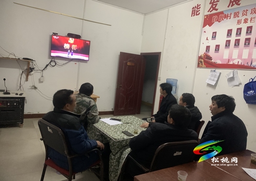松桃組織觀看《榜樣5》專題節(jié)目 補(bǔ)足黨員精神之鈣