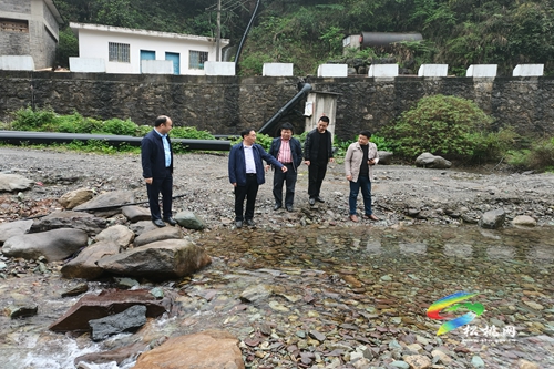 丁和平到寨英鎮(zhèn)開展巡河工作