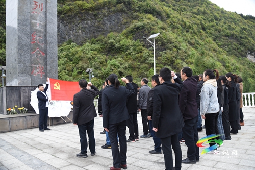 【網(wǎng)絡中國節(jié)·清明】縣融媒體中心黨支部、永安鄉(xiāng)落星村黨支部聯(lián)合開展“清明祭英烈”主題活動