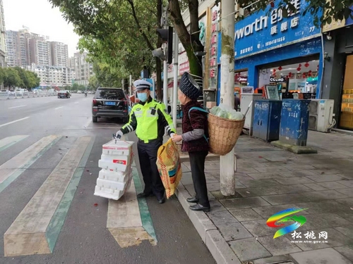 【網(wǎng)絡(luò)中國節(jié)·清明】松桃交警圓滿完成清明節(jié)交通安全保衛(wèi)任務(wù)