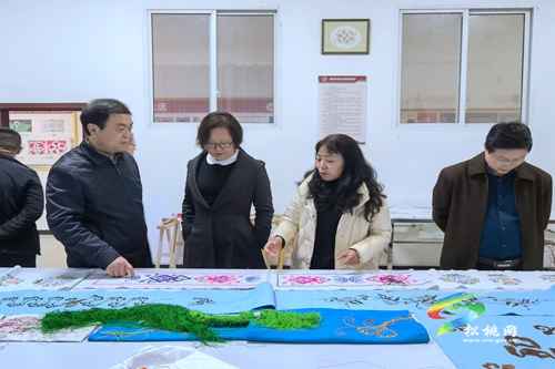 唐永明到縣職校、團(tuán)山安置點(diǎn)調(diào)研民族教育和易地扶貧搬遷后續(xù)扶持工作