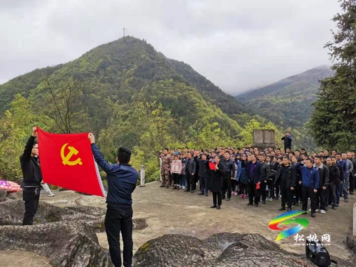 【奮斗百年路 啟航新征程】松桃學(xué)黨史祭英烈踐初心樹(shù)立文明祭掃新風(fēng)