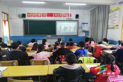 大路鎮(zhèn)完小組織收看“全國(guó)中小學(xué)消防公開(kāi)課”