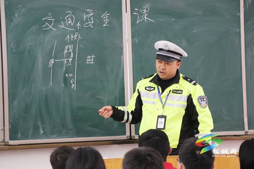 松桃交警大隊開展交通安全進校園主題宣傳活動