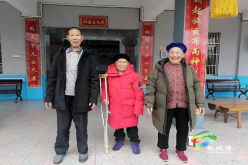 平頭鎮(zhèn)：古稀老人穿新衣 敬老院里話黨恩