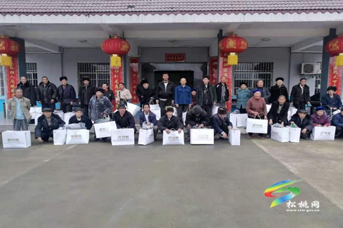 平頭鎮(zhèn)：古稀老人穿新衣 敬老院里話黨恩