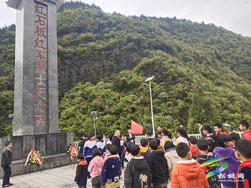 【奮斗百年路 啟航新征程】​松桃“三走進(jìn)”點(diǎn)燃青少年學(xué)生黨史學(xué)習(xí)教育的激情