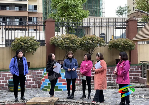 銅仁市學前教育評估專家來松桃實驗幼兒園進行省級示范幼兒園復查與評估前視導