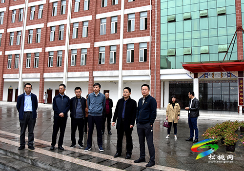 ​蘇州市工業(yè)園區(qū)到松桃考察慰問捐贈