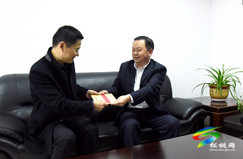 李俊宏慰問(wèn)我縣“優(yōu)才卡”人才代表