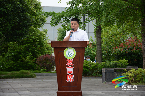 師生齊呼老師好言行無愧好老師