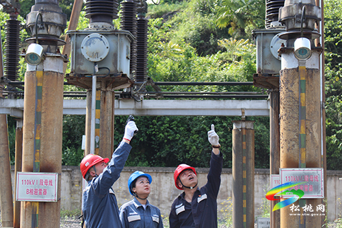 松桃供電局全力以赴確?！拔逡弧惫?jié)假日期間供電正常
