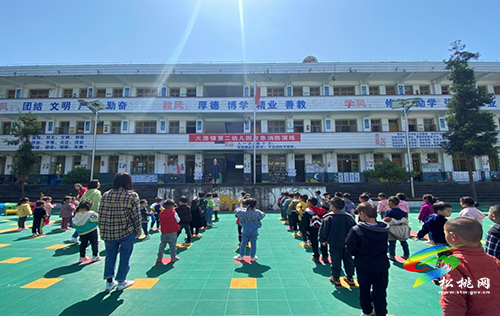 ​大路鎮(zhèn)第二幼兒園開展消防應急疏散演練