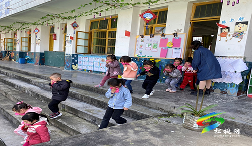 ​大路鎮(zhèn)第二幼兒園開展消防應急疏散演練