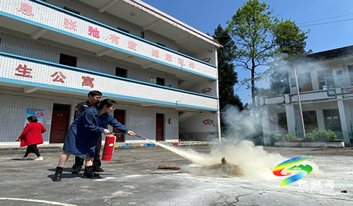 ​大路鎮(zhèn)第二幼兒園開展消防應急疏散演練