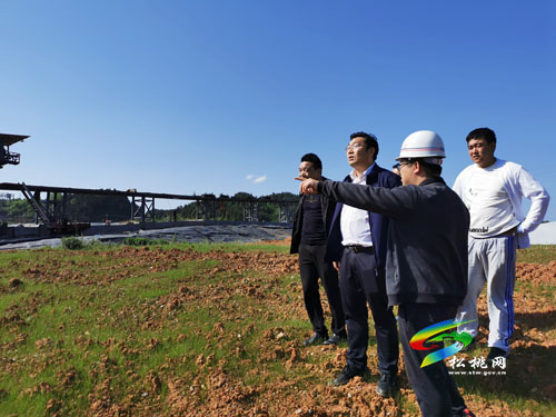 吳廷友到三和錳業(yè)集團2#錳渣庫調(diào)研