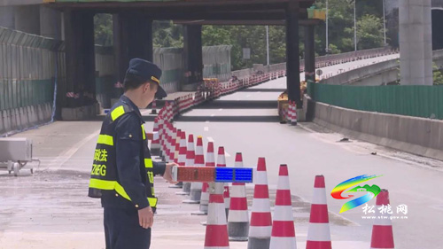 松桃：節(jié)末返程 松桃路政貼心護航