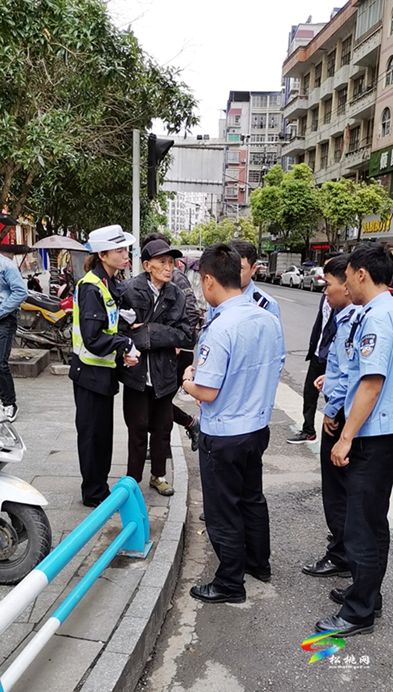 老人兒童迷失歸路松桃交警熱心相助