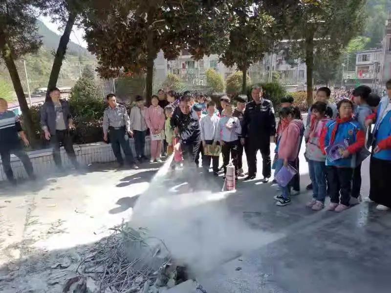 我為群眾辦實(shí)事丨松桃公安開展校園安全大檢查 全力筑牢校園安全防線
