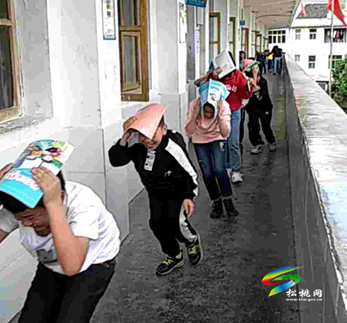 妙隘鄉(xiāng)完小400多學(xué)生體驗(yàn)“地震逃生”