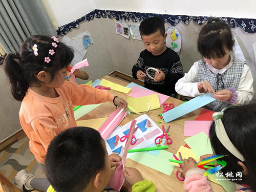 你陪我長大，我陪你變老——松桃第八幼兒園母親節(jié)活動
