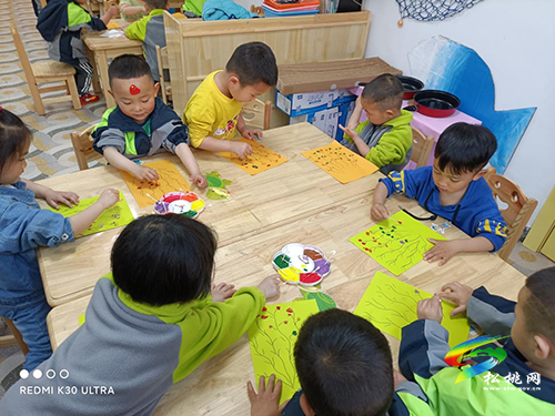 你陪我長大，我陪你變老——松桃第八幼兒園母親節(jié)活動