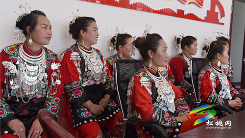 ?【奮斗百年路 啟航新征程】正大鎮(zhèn):紅色精神進(jìn)苗鄉(xiāng) 花鼓苗歌來(lái)幫忙
