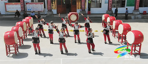 ?【奮斗百年路 啟航新征程】正大鎮(zhèn):紅色精神進(jìn)苗鄉(xiāng) 花鼓苗歌來(lái)幫忙
