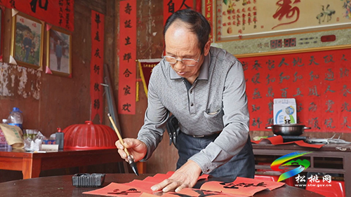 【奮斗百年路 啟航新征程】書(shū)法掛墻學(xué)黨史黨恩黨責(zé)記心間